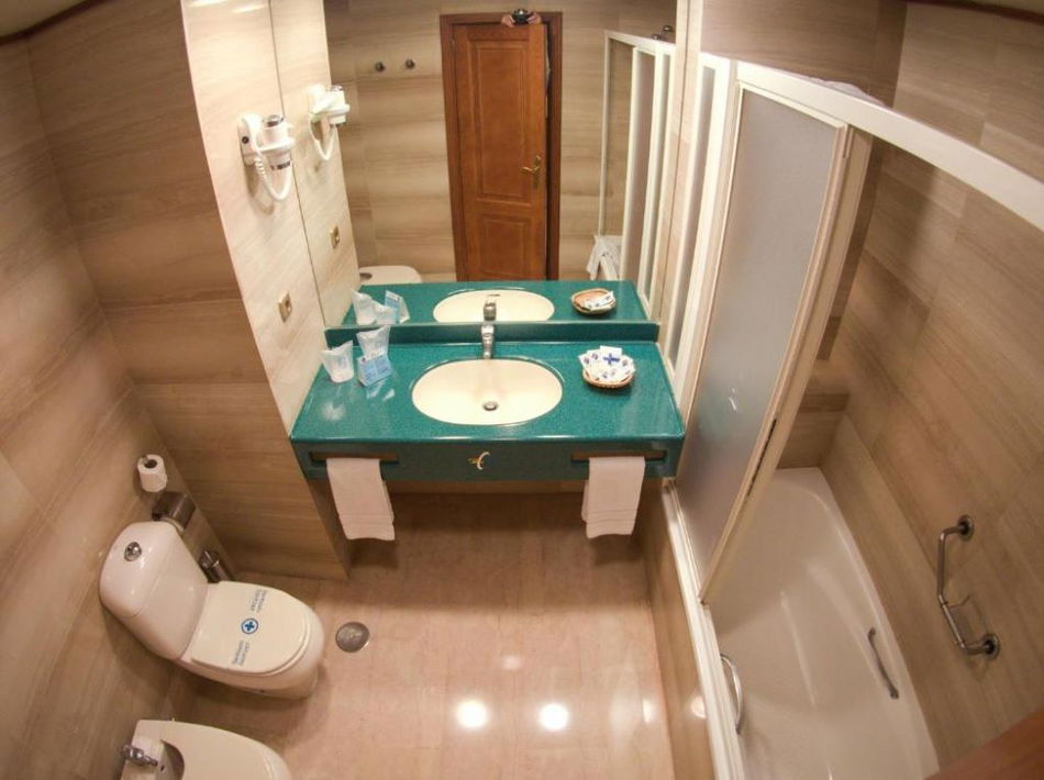 ZENTRAL CENTER -ADULTS ONLY-