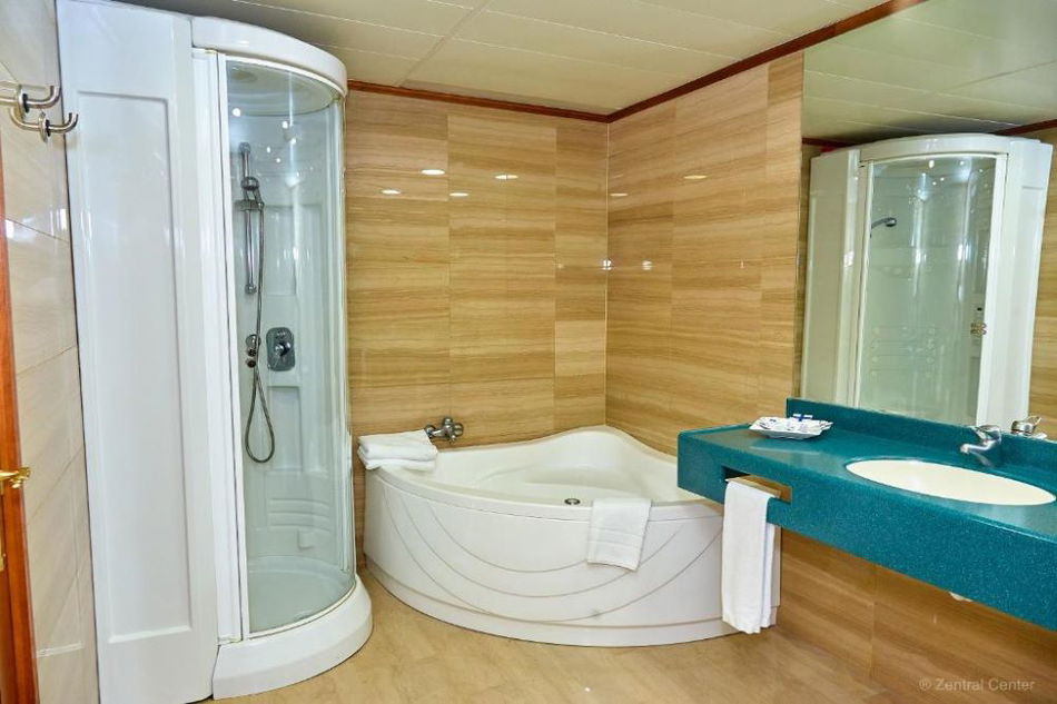 ZENTRAL CENTER -ADULTS ONLY-