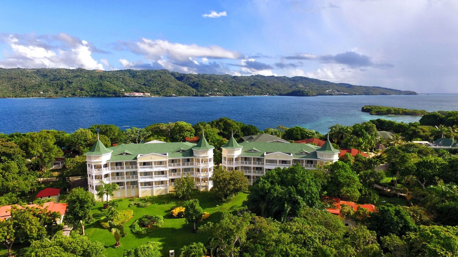 Cayo Levantado Resort Exterior