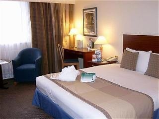 Holiday Inn Sutton Room Example