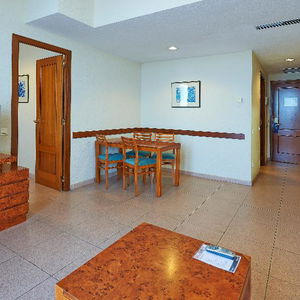 Sejur Hesperia Sant Joan Suites vacanta Barcelona