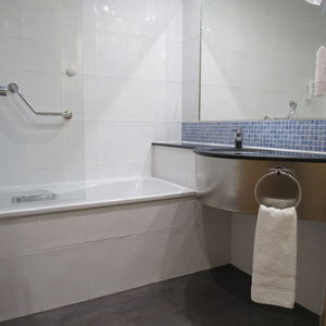Sejur Holiday Inn Express Barcelona - Sant Cugat, An Ihg Hotel vacanta Barcelona