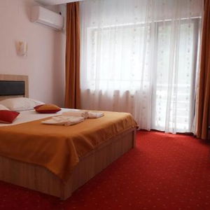 Hotel Pensiunea Ewe cazare Calimanesti