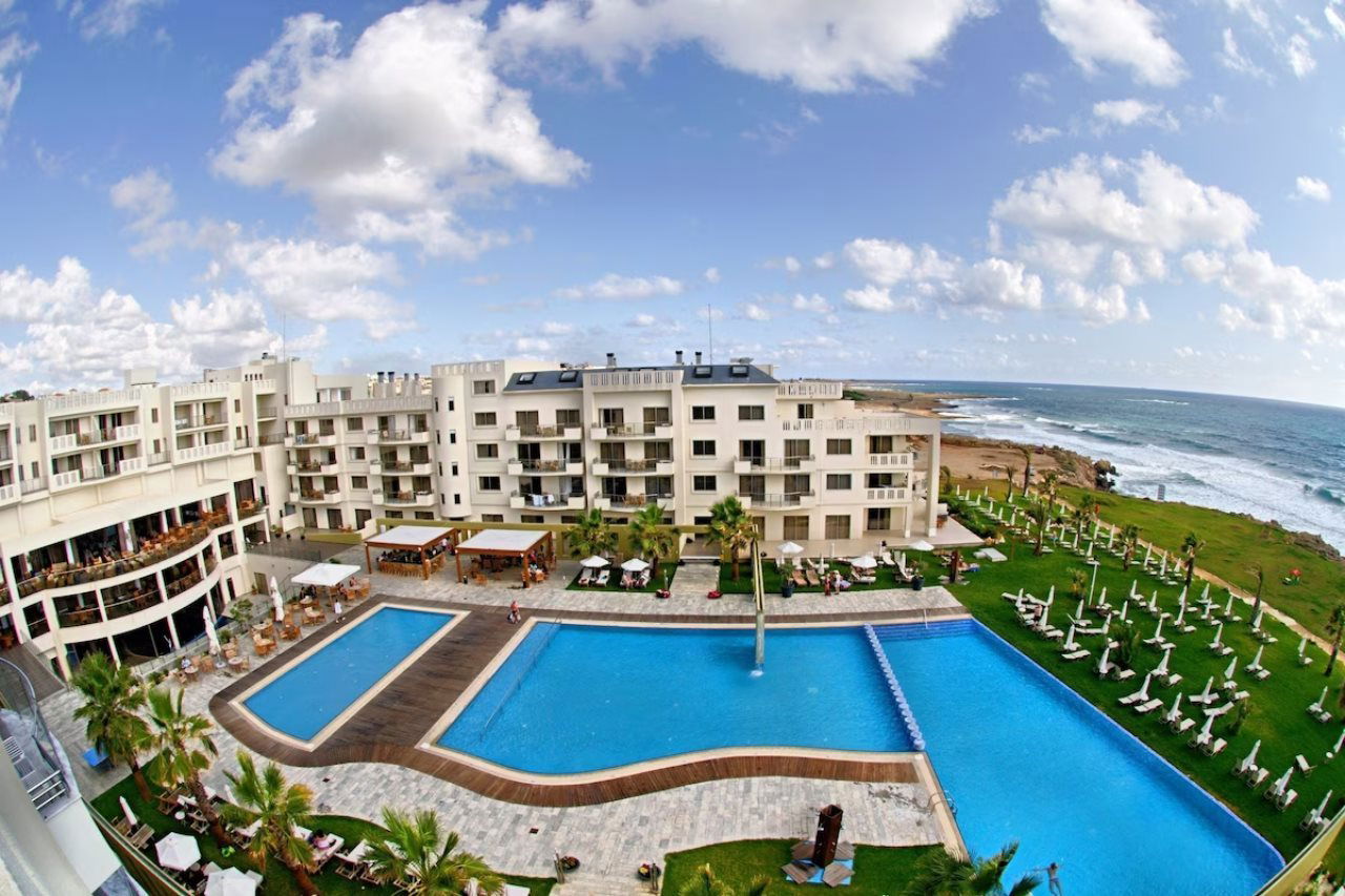 Hotel Capital Coast Resort & Spa