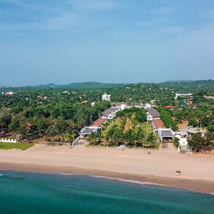 Hotel Uppuveli Beach By Dsk cazare Trincomalee