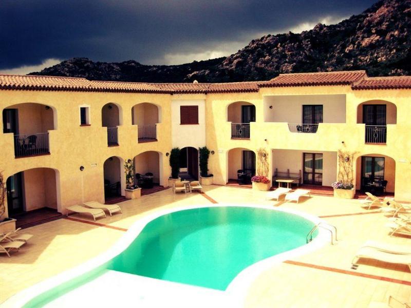 Hotel Monti Di Mola