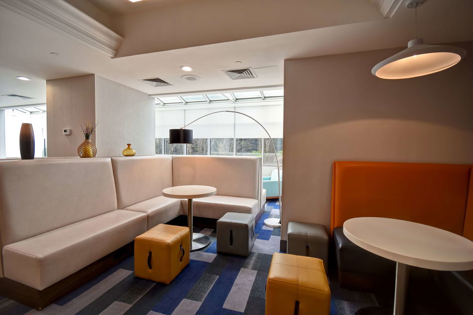 Hampton Inn NY-JFK Lounge / Lobby
