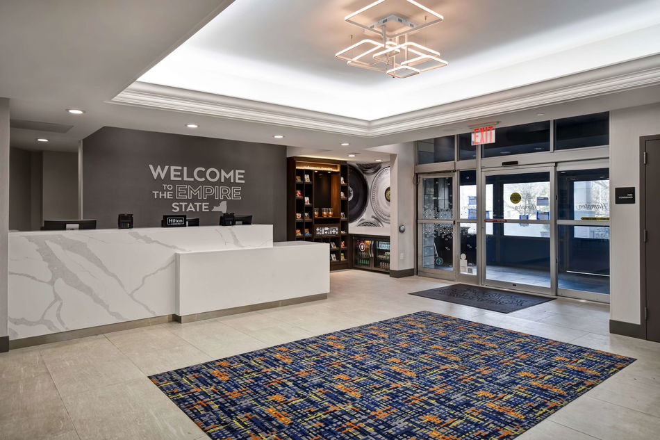 Hampton Inn NY-JFK Lounge / Lobby