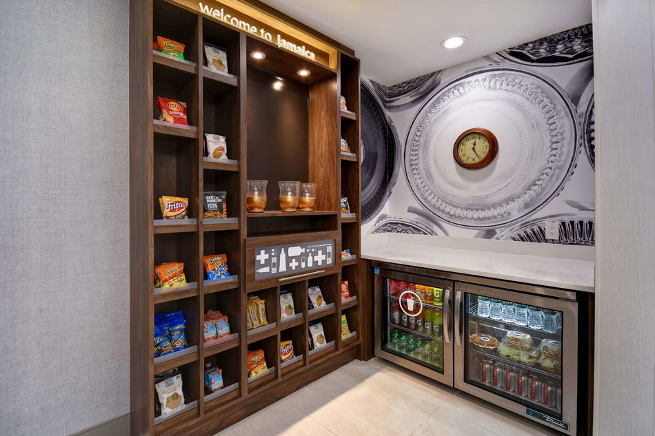 Hampton Inn NY-JFK Lounge / Lobby