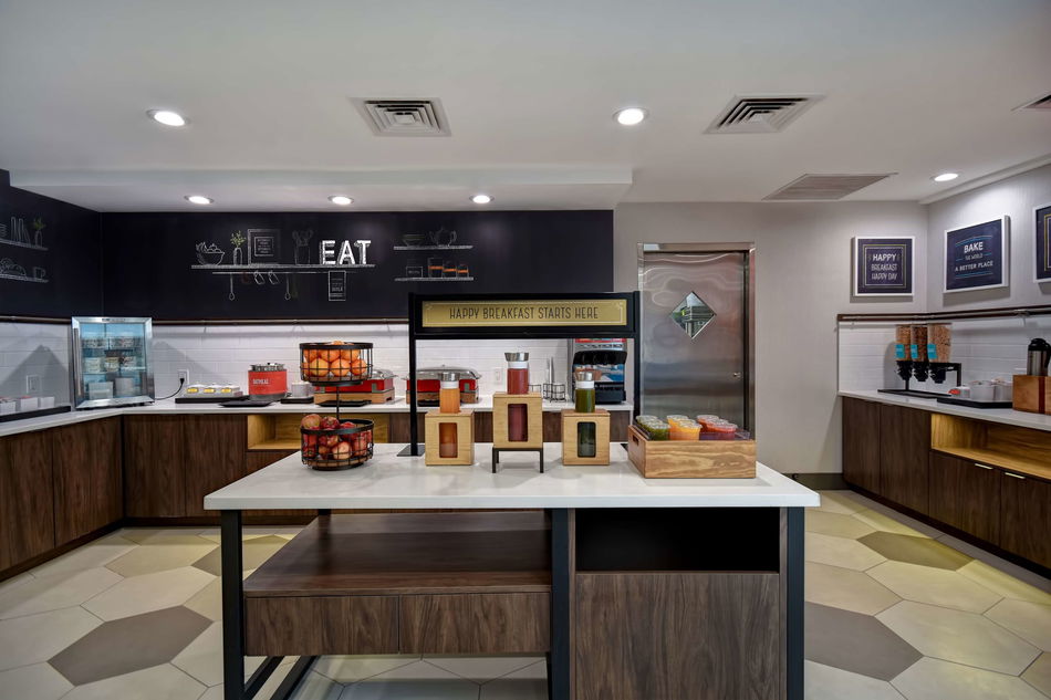 Hampton Inn NY-JFK Lounge / Lobby