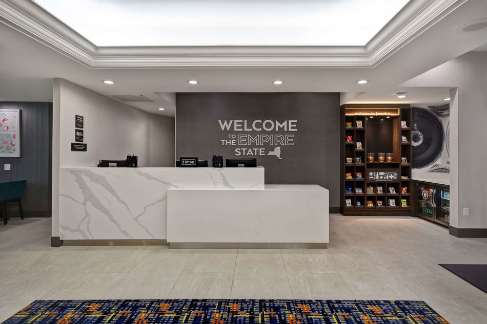 Hampton Inn NY-JFK Lounge / Lobby