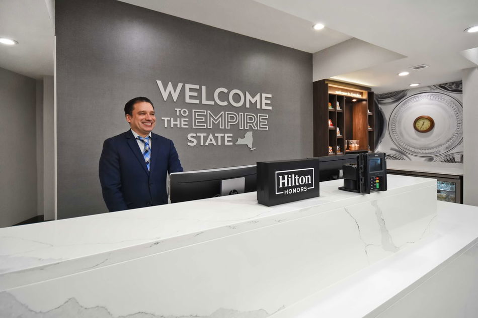 Hampton Inn NY-JFK Lounge / Lobby