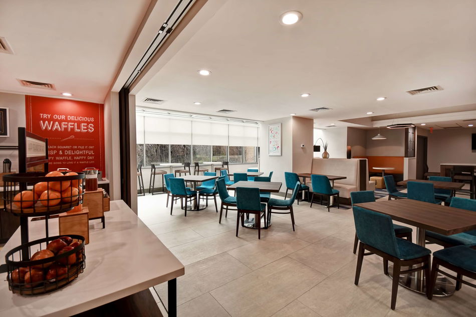 Hampton Inn NY-JFK Restaurant
