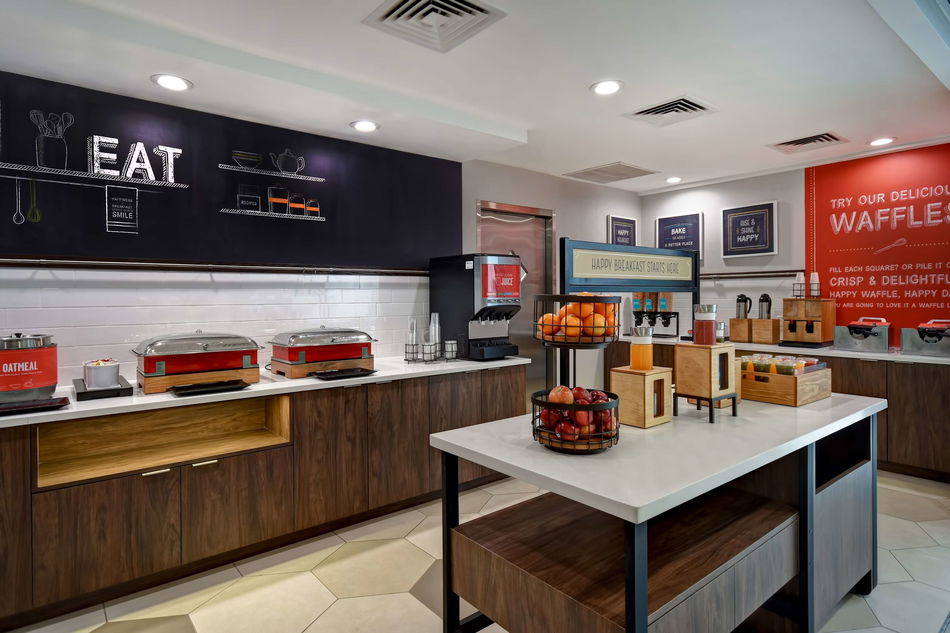 Hampton Inn NY-JFK Restaurant