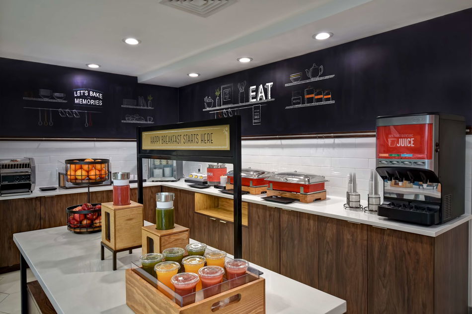Hampton Inn NY-JFK Restaurant