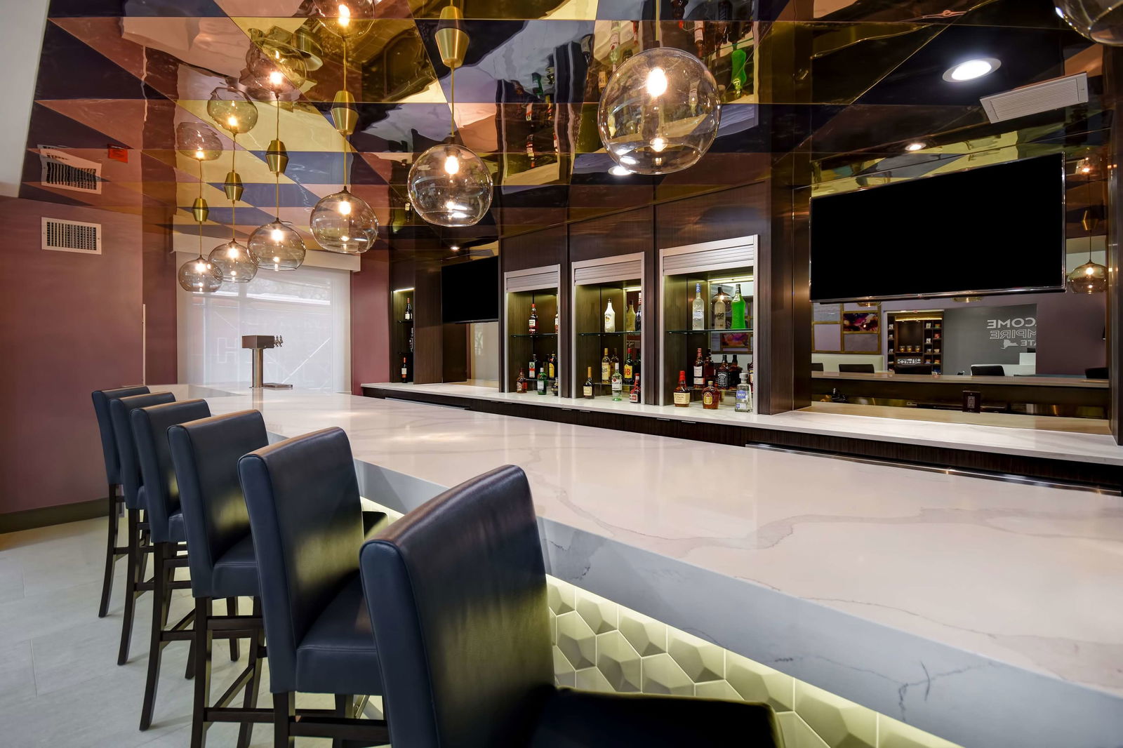 Hampton Inn NY-JFK Bar