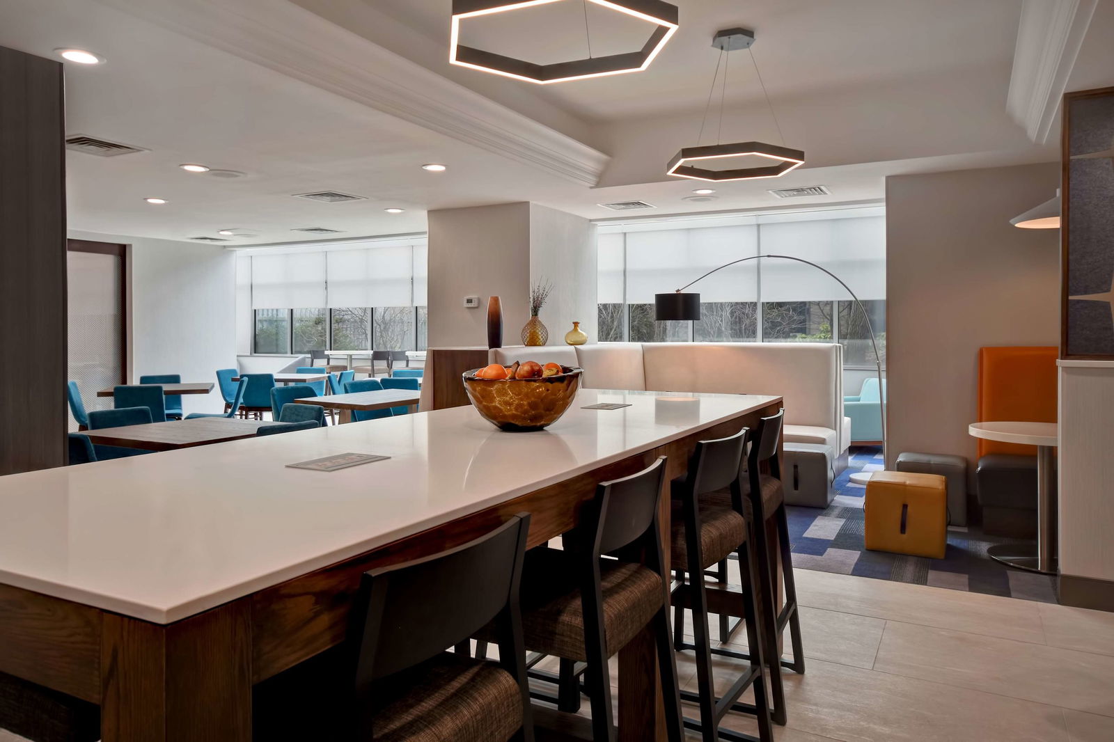 Hampton Inn NY-JFK Bar