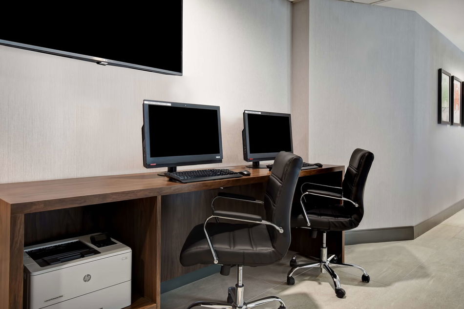 Hampton Inn NY-JFK Conference Room