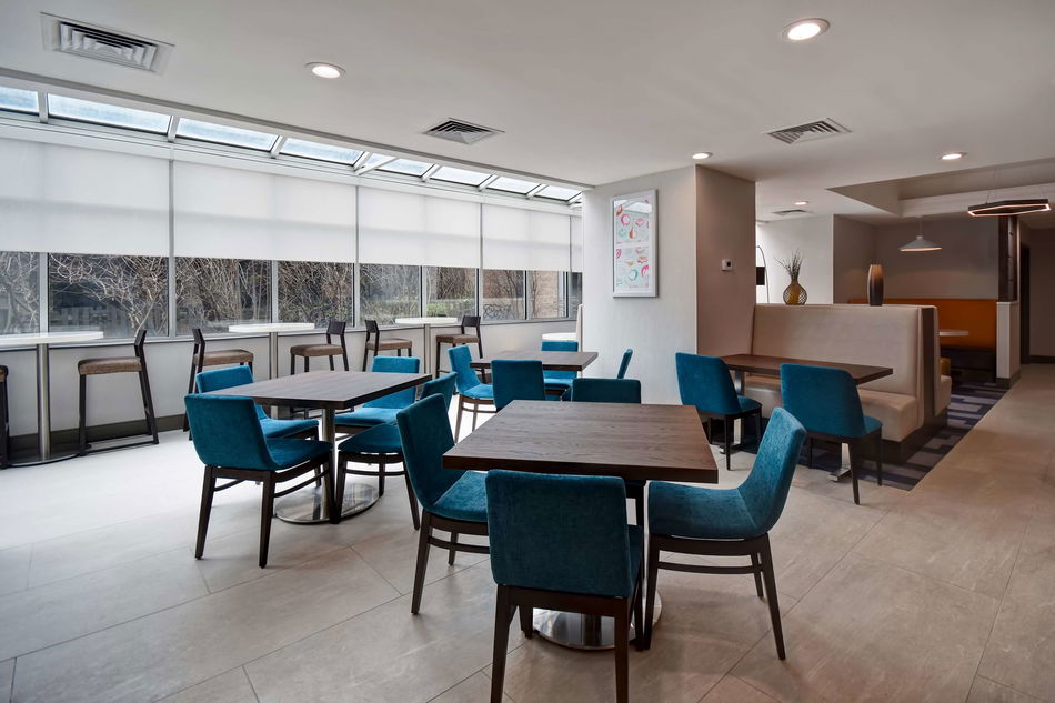 Hampton Inn NY-JFK Conference Room