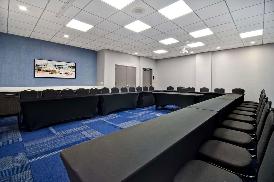 Hampton Inn NY-JFK Conference Room