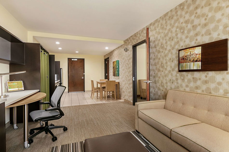 Home2 Suites by Hilton New York Long Island City/ Manhattan View Lounge / Lobby
