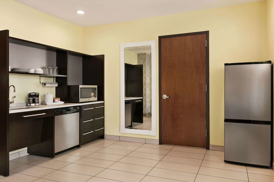 Home2 Suites by Hilton New York Long Island City/ Manhattan View Lounge / Lobby
