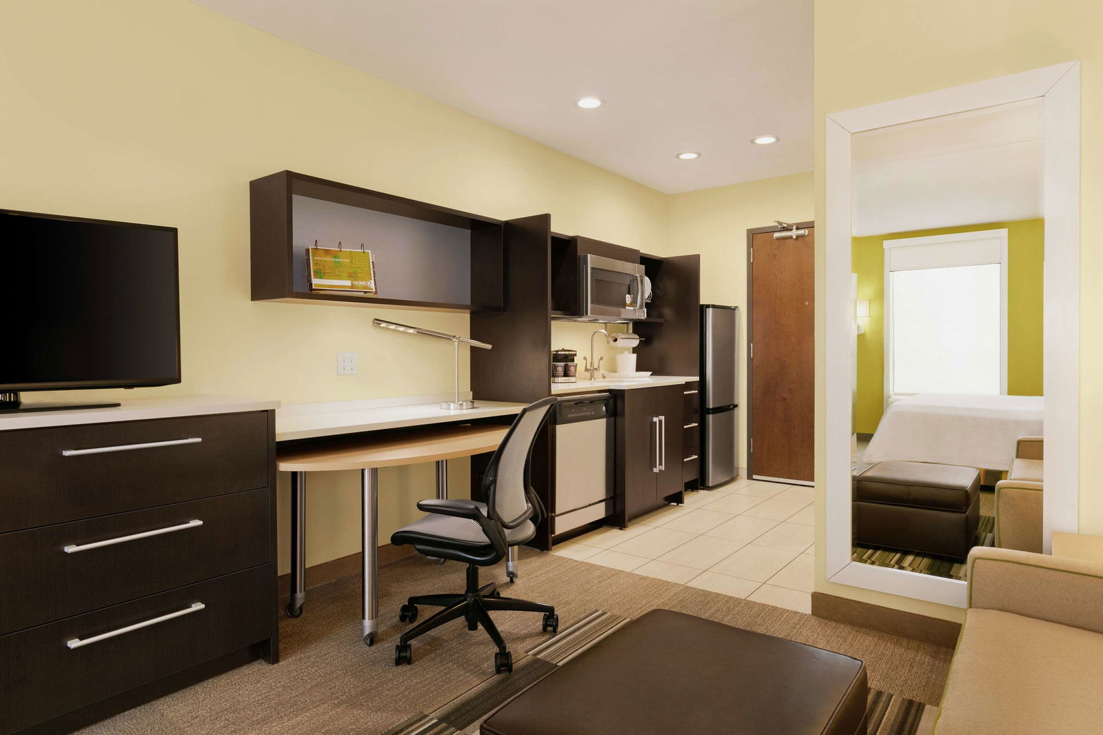 Home2 Suites by Hilton New York Long Island City/ Manhattan View Bar