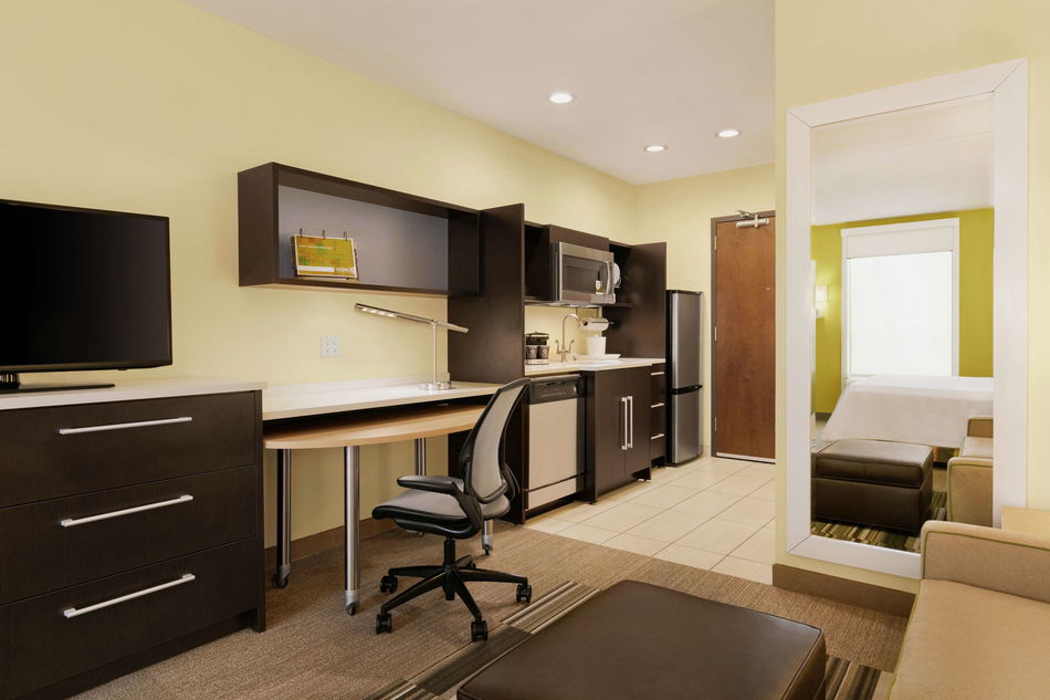 Home2 Suites by Hilton New York Long Island City/ Manhattan View Bar