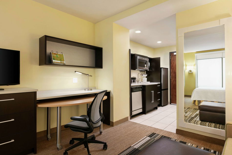 Home2 Suites by Hilton New York Long Island City/ Manhattan View Bar