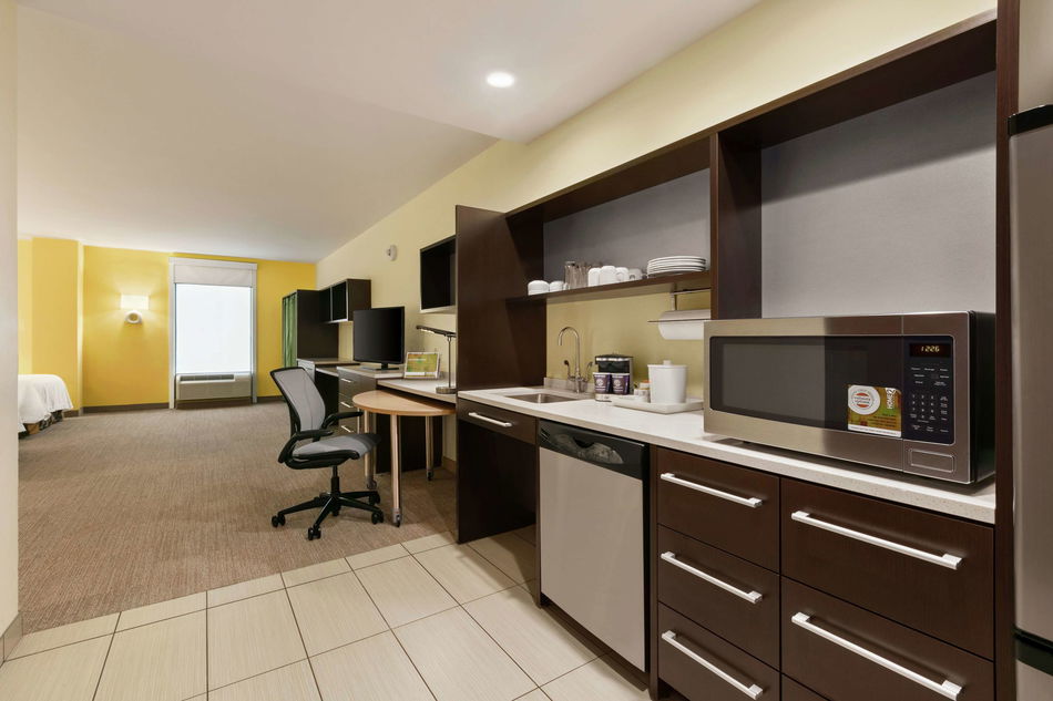 Home2 Suites by Hilton New York Long Island City/ Manhattan View Bar