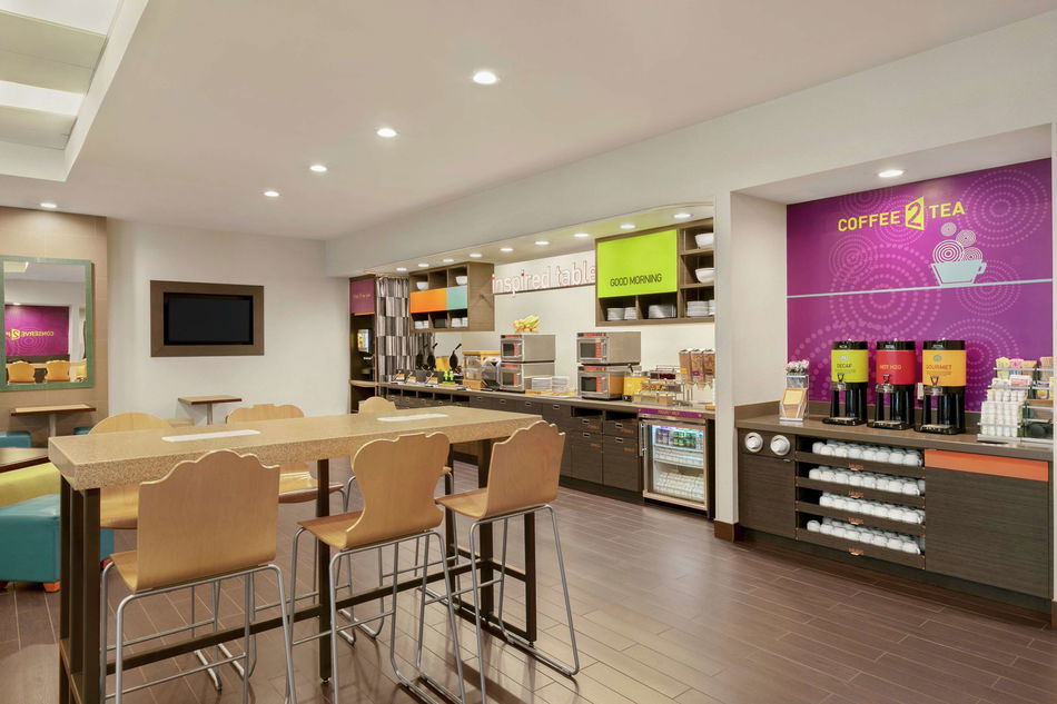 Home2 Suites by Hilton New York Long Island City/ Manhattan View Bar