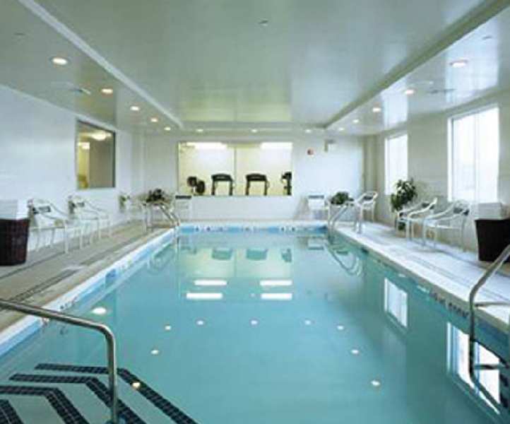 Hilton Garden Inn Queens/JFK Airport Outdoor Pool