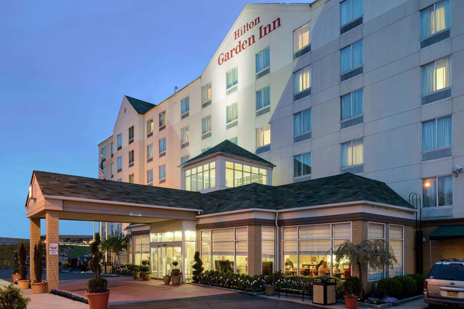 Hilton Garden Inn Queens/JFK Airport Exterior
