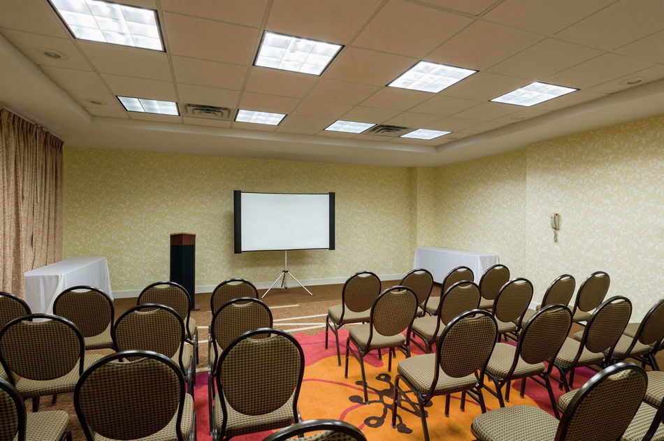 Hilton Garden Inn Queens/JFK Airport Conference Room