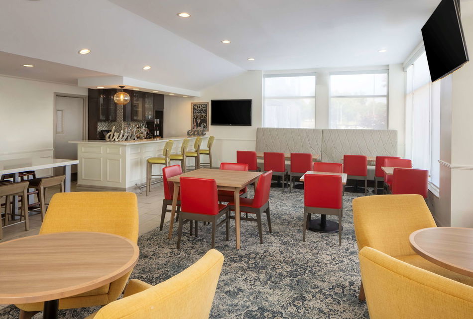 Hilton Garden Inn Queens/JFK Airport Bar