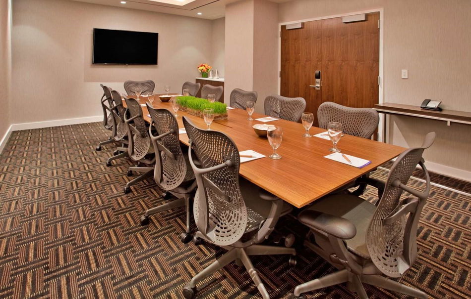 Hilton Garden Inn New York/Central Park South-Midtown West Conference Room