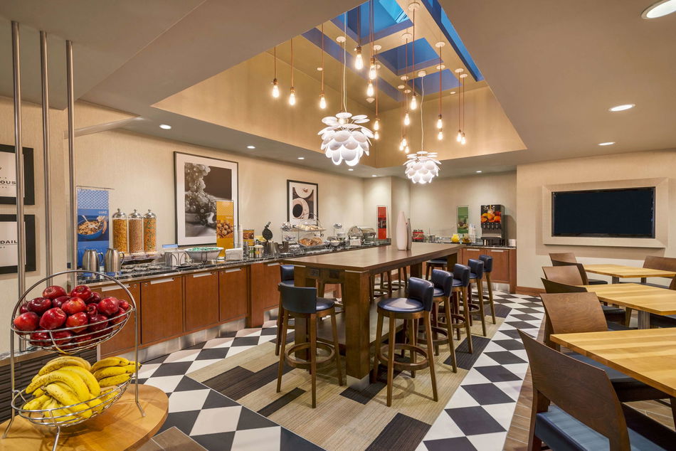 Hampton Inn Manhattan/Downtown Financial District Bar