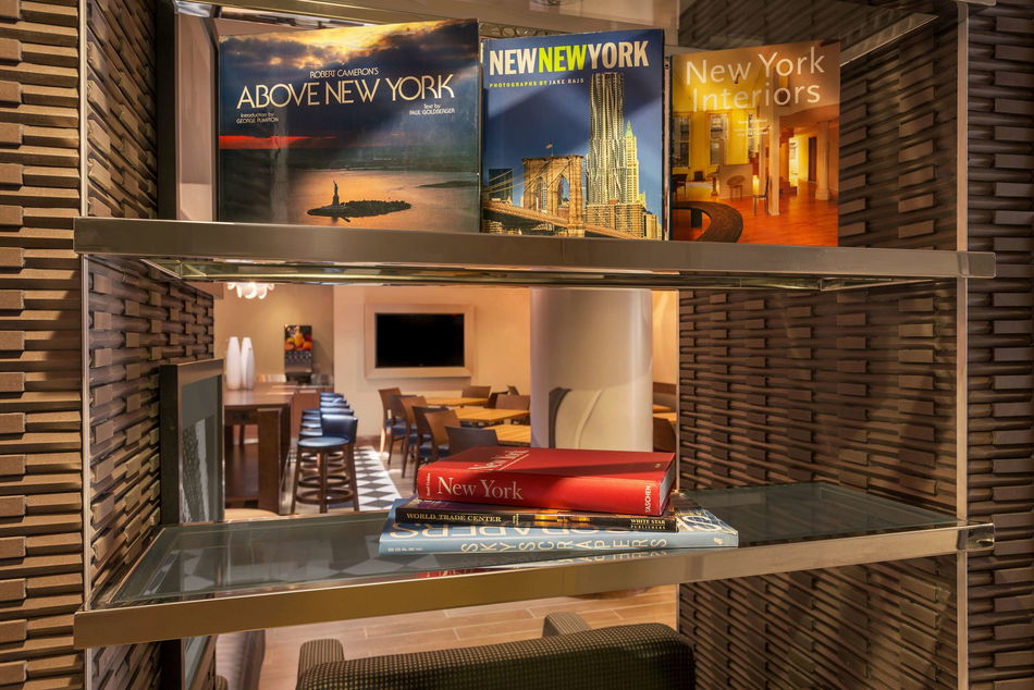 Hampton Inn Manhattan/Downtown Financial District Bar