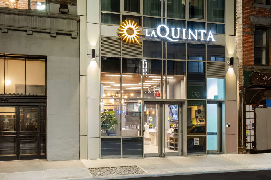 La Quinta Inn & Suites by Wyndham Times Square South Exterior