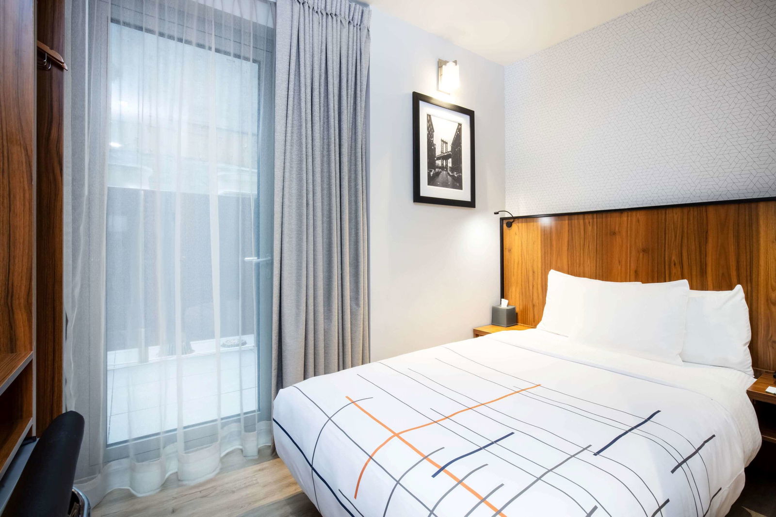 La Quinta Inn & Suites by Wyndham Times Square South Room Example