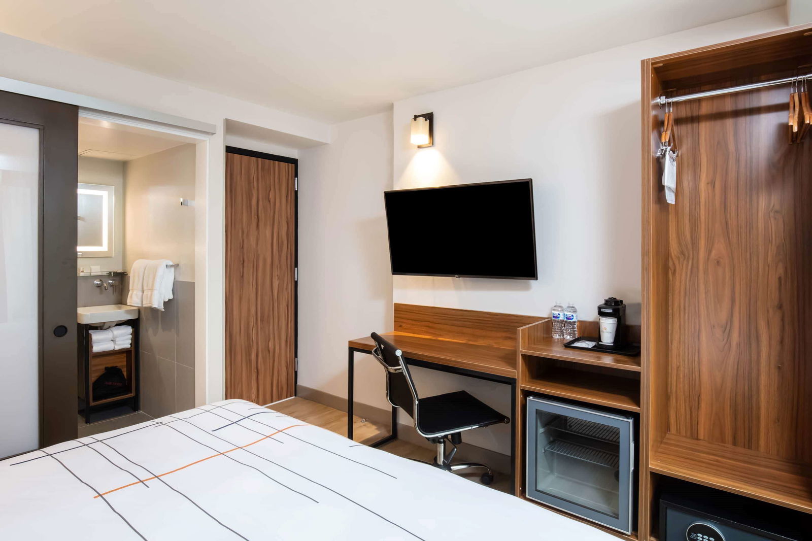 La Quinta Inn & Suites by Wyndham Times Square South Room Example