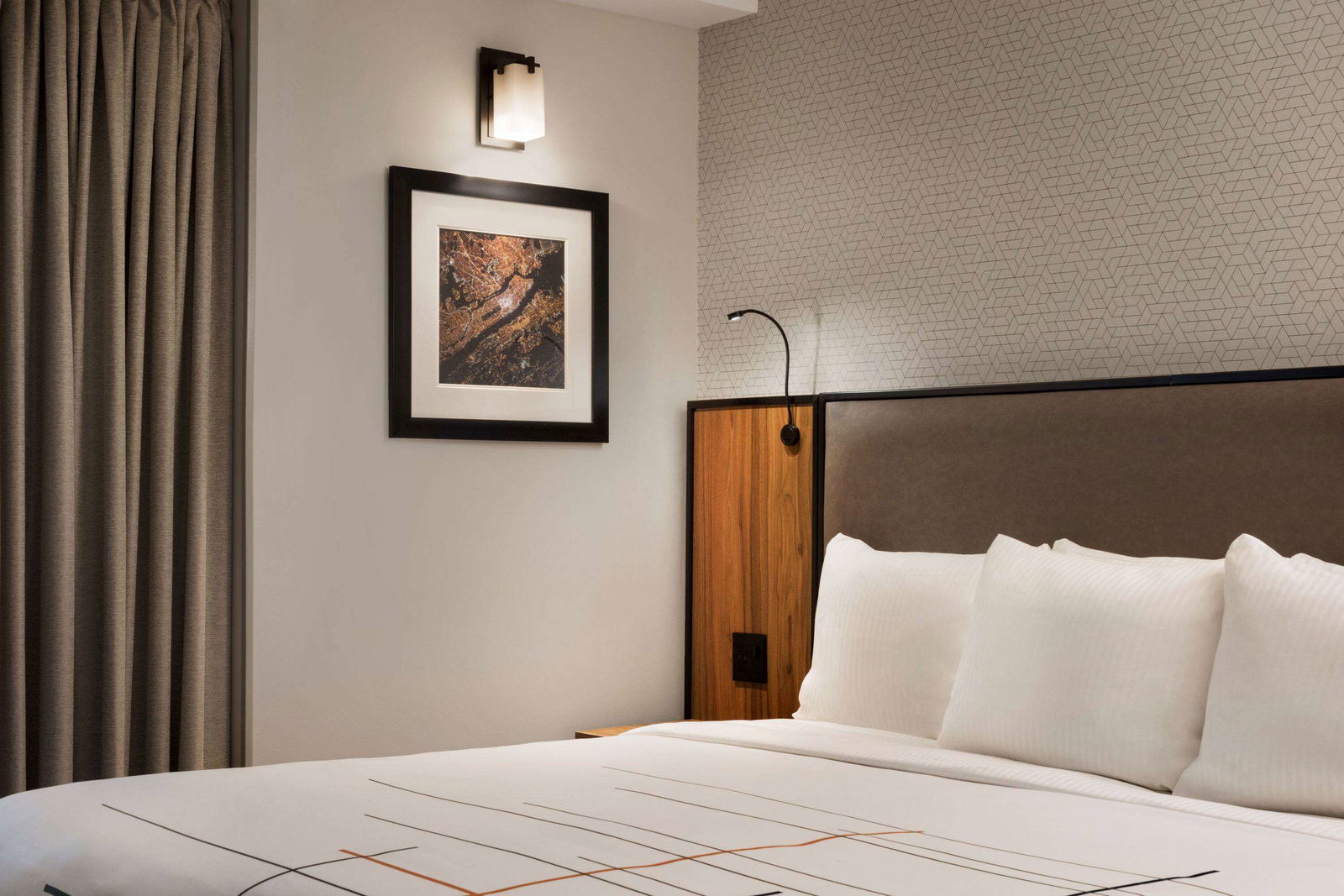 La Quinta Inn & Suites by Wyndham Times Square South Room Example