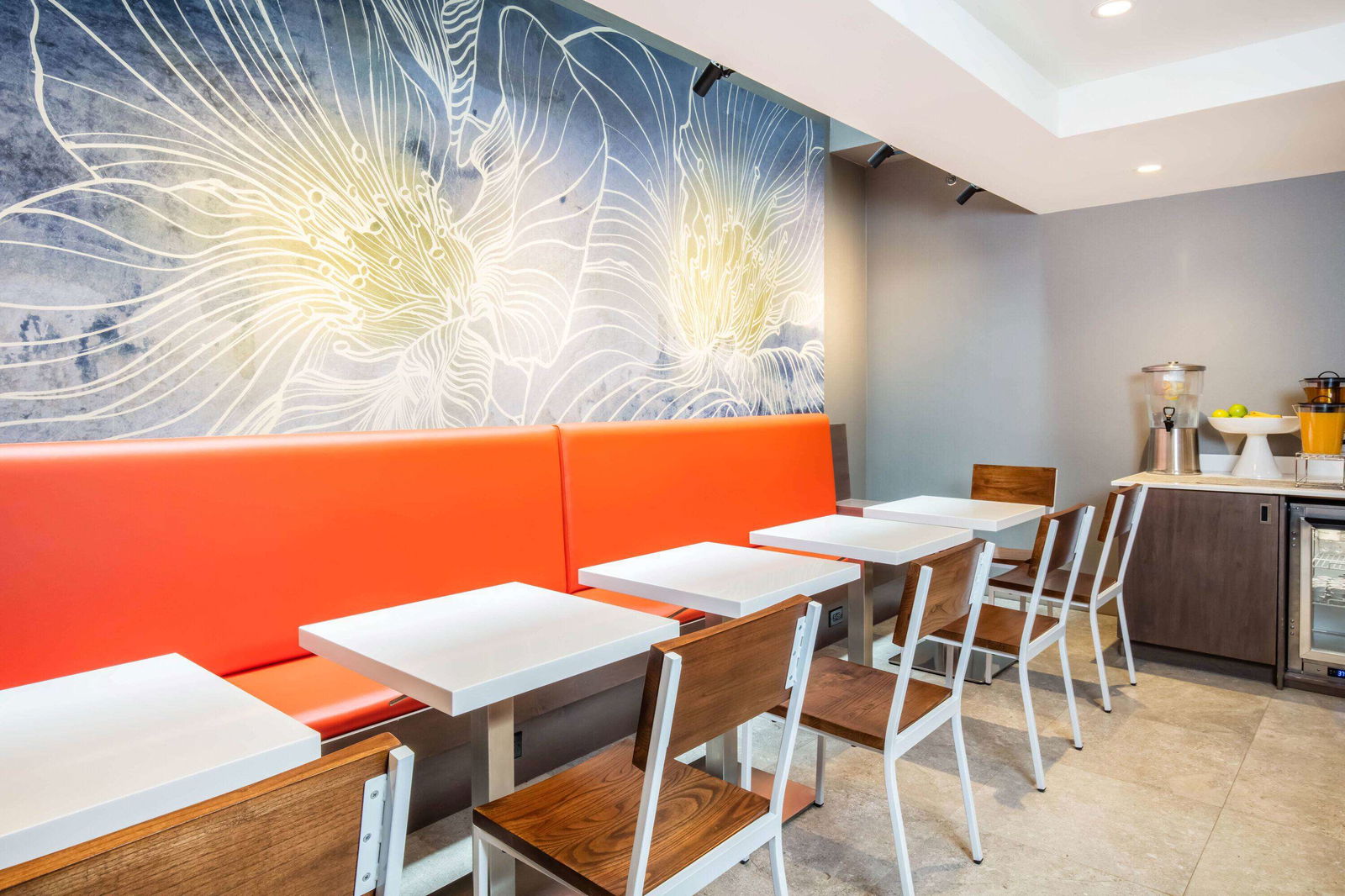 La Quinta Inn & Suites by Wyndham Times Square South Bar