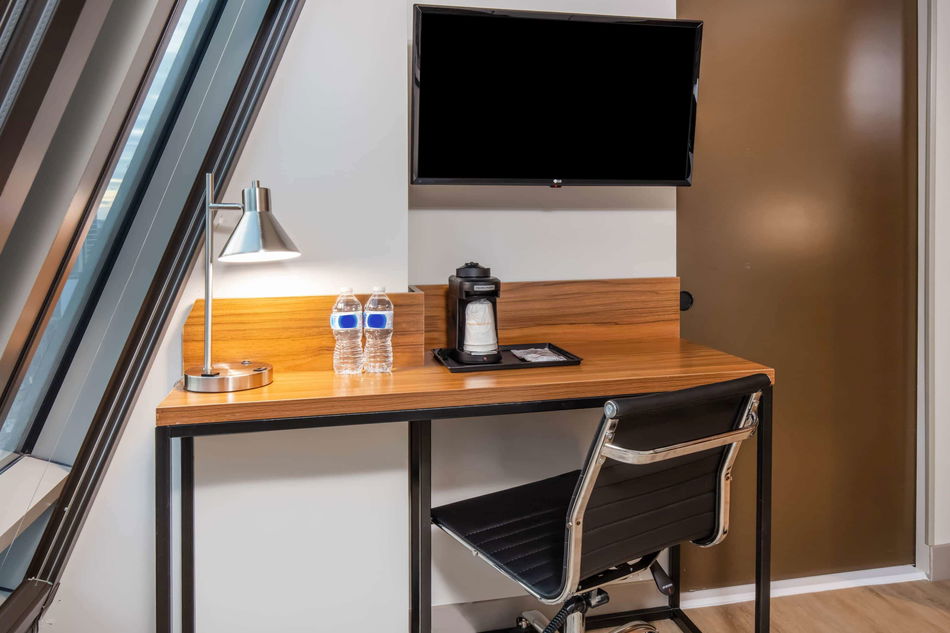 La Quinta Inn & Suites by Wyndham Times Square South Conference Room
