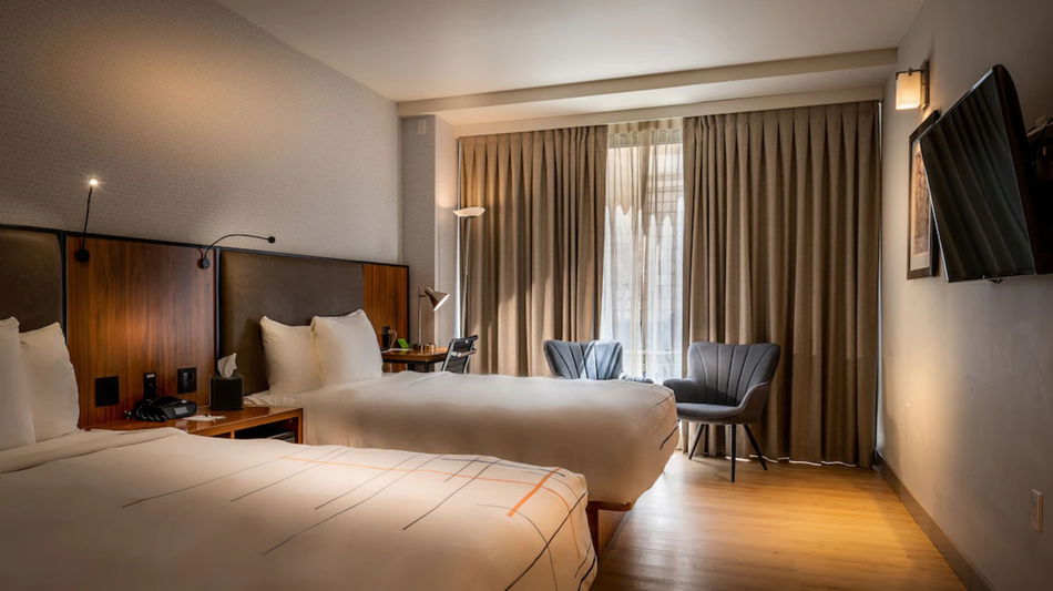 La Quinta Inn & Suites by Wyndham Times Square South Room Example