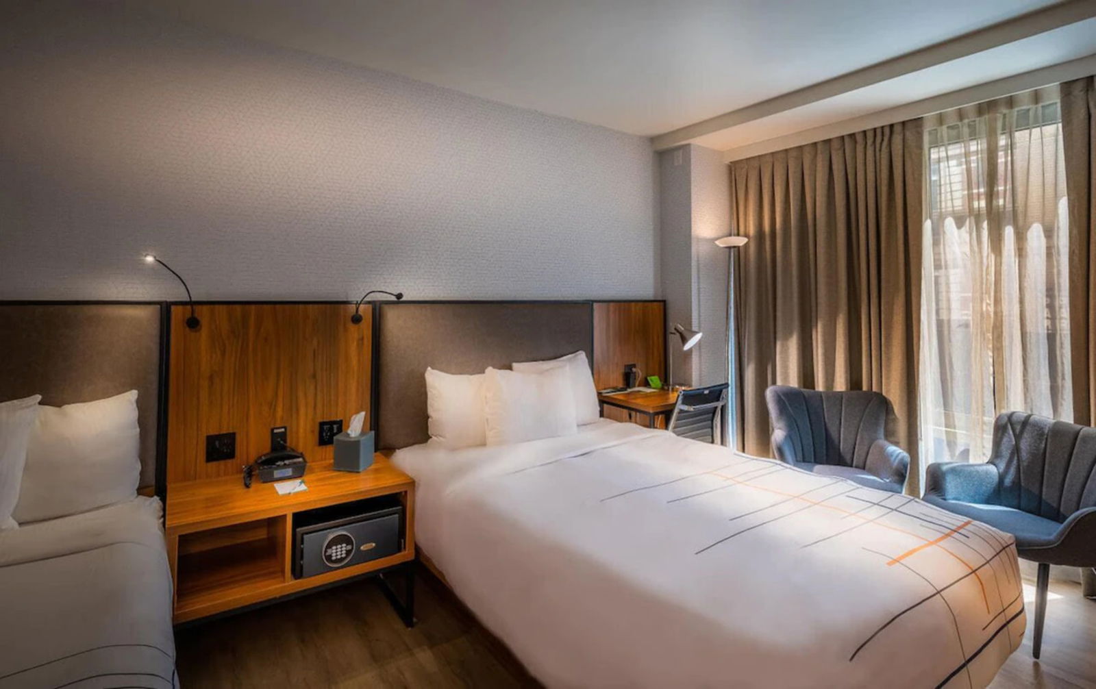 La Quinta Inn & Suites by Wyndham Times Square South Room Example