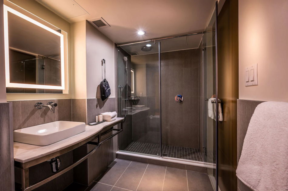 La Quinta Inn & Suites by Wyndham Times Square South Room Example