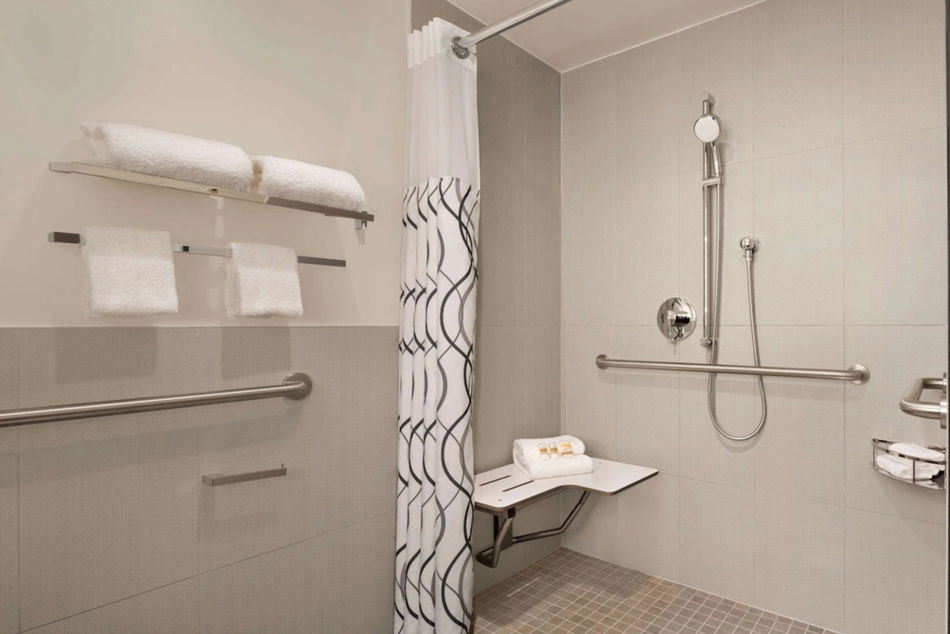 La Quinta Inn & Suites by Wyndham Times Square South Room Example