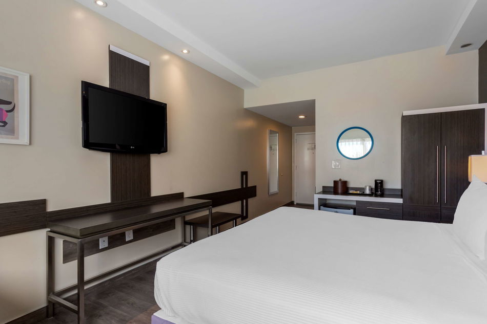 Best Western Plus Brooklyn Bay Hotel Room Example