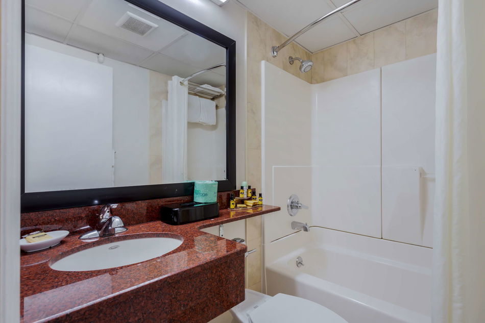 Best Western Plus Brooklyn Bay Hotel